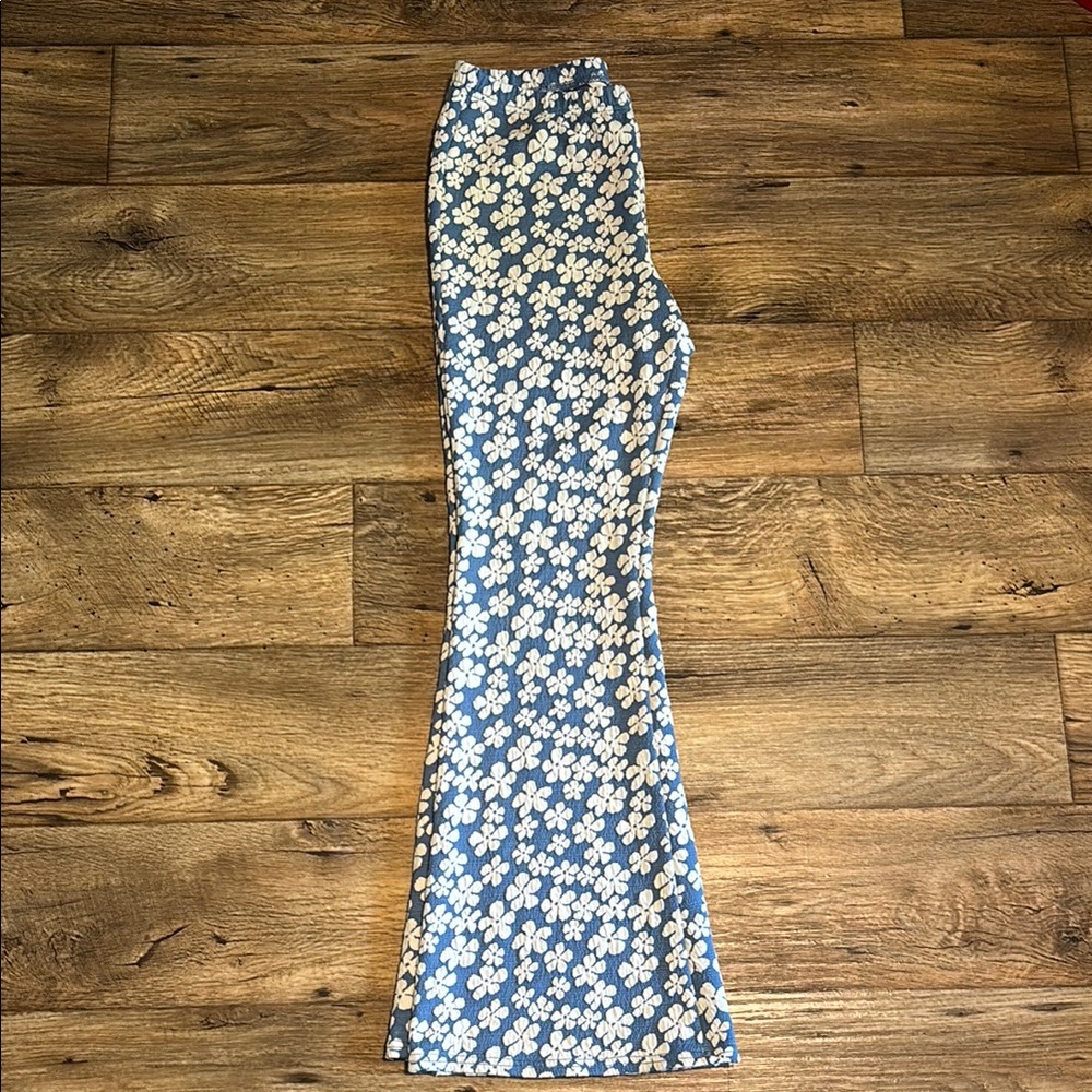 American Eagle Blue and White Floral Pants